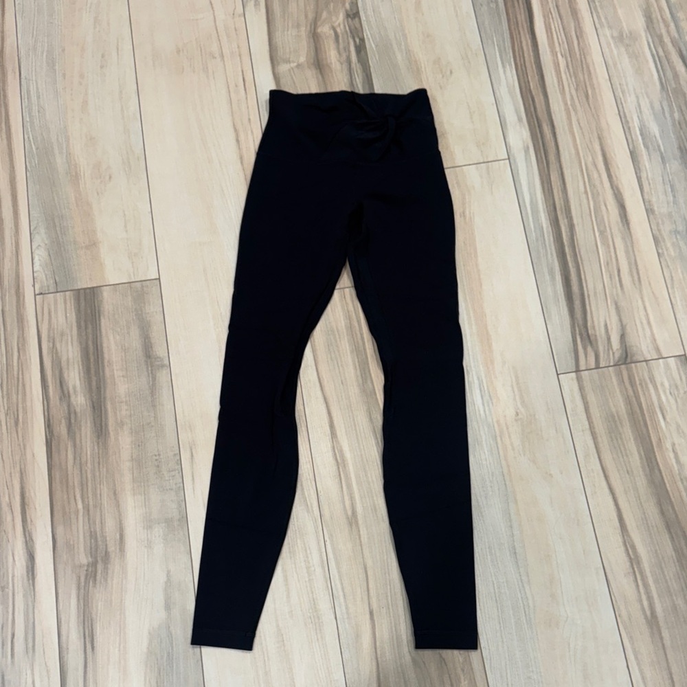 Women’s Black Lululemon Align High Rise Twist Waist Leggings | Size 2 | 26”